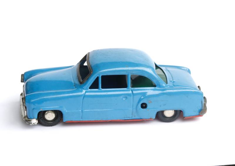 Jouet ancien, voiture mécanique achetée lors d'un débarras de maison