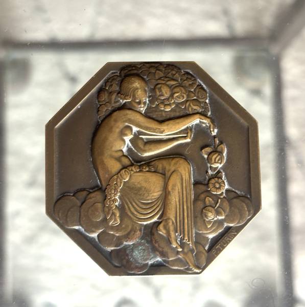 Médaille Art Déco en bronze – Estimation et rachat d’objets de collection à Igny par Antiquités La Véranda